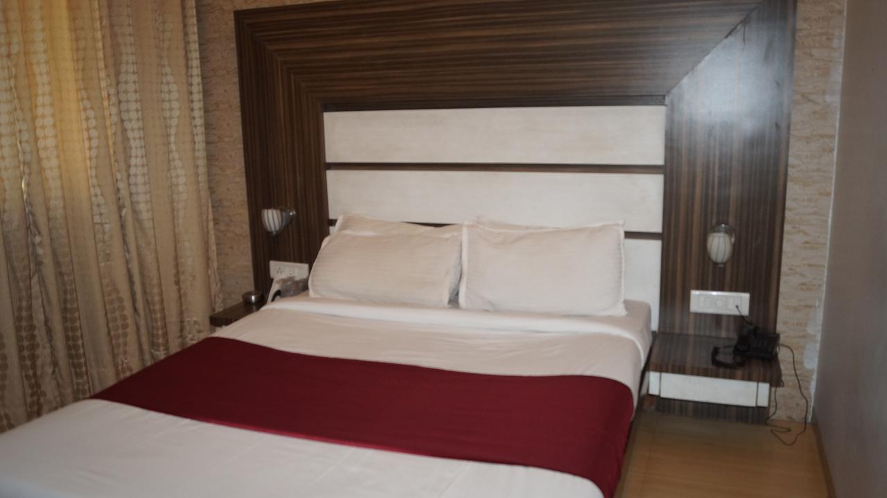 Hotel Khandesh Residency Panvel Kültér fotó